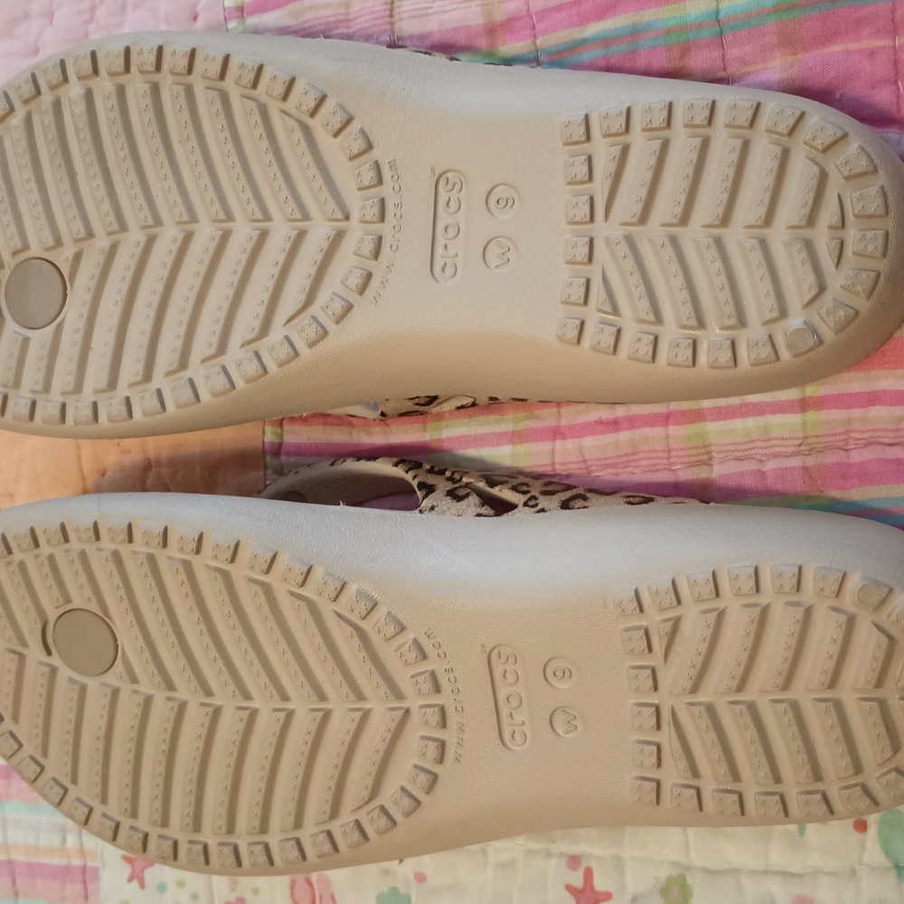 Leopard Print Crocs Sandals - Picture 3 of 4